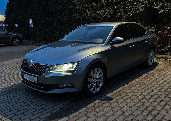 Skoda Superb cena 83900 przebieg: 161000, rok produkcji 2018 z Czyżew małe 191